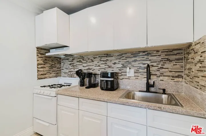 9031 Phyllis Avenue 1, West Hollywood, California 90069 — photo 5