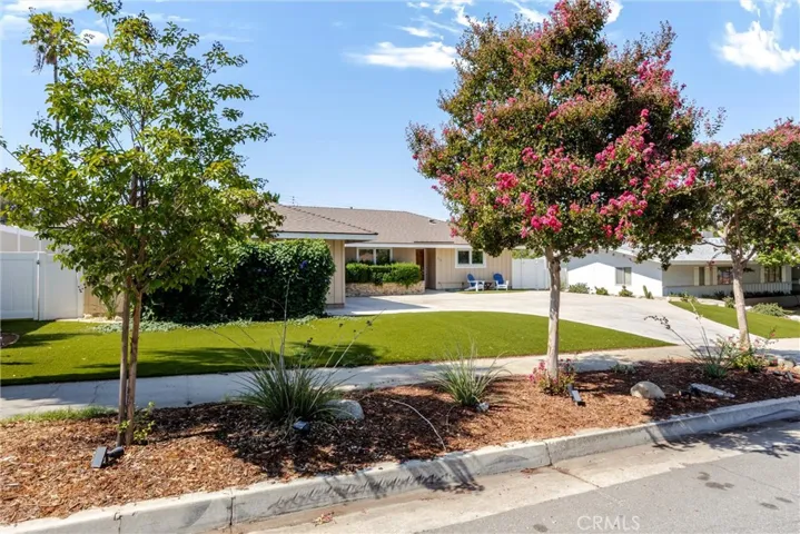 612 Lakeside Avenue, Redlands, California 92373 — photo 4