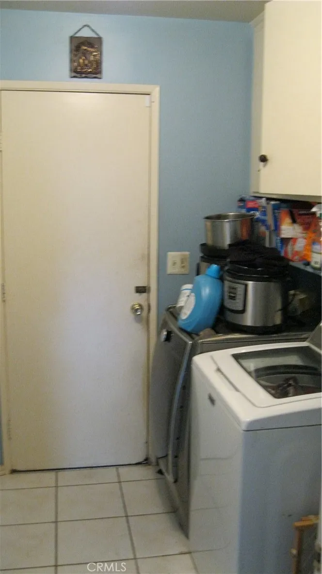 Laundry room to garage