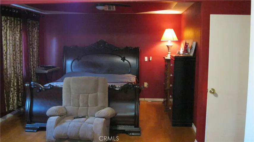 Master bed room left