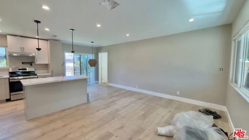 17807 Bromley Court, Encino, California 91316 — photo 4