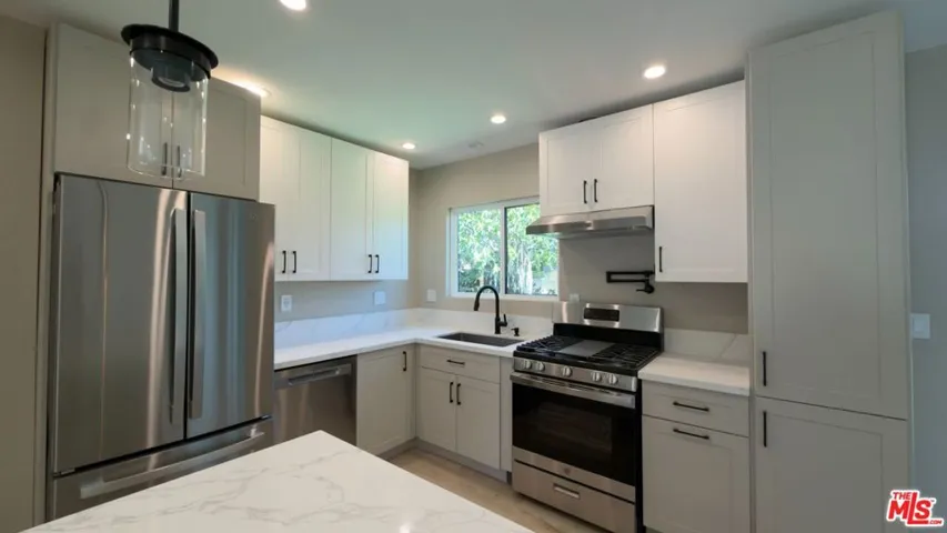 17807 Bromley Court, Encino, California 91316 — photo 5