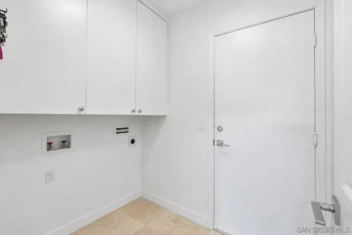https://zimg.paragon.ice.com/ParagonImages/Property/PA/SDMLS/-536185/30/533/400/8c17dbf758c8ed4c8db292257a74ab53/3/9aadb22e024a92366733e56301c67330/-536185-2d6c52bc-22fe-45bc-ab24-1b27b7f329a0.JPG