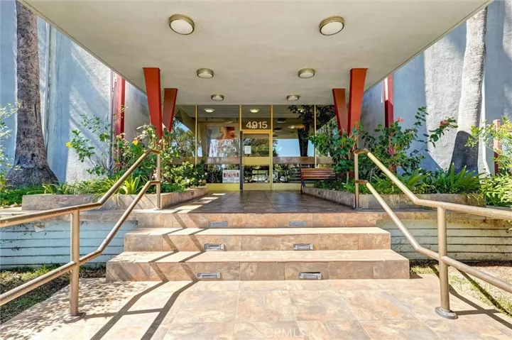 4915 Tyrone 325, Los Angeles, California 91423 — photo 4