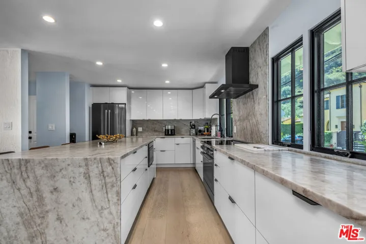 1450 N Bundy Drive, Los Angeles, California 90049 — photo 4
