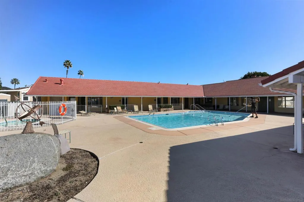 Swimming Pool/Hot Tub/Sauna Swimming Pool/Hot Tub/Sauna