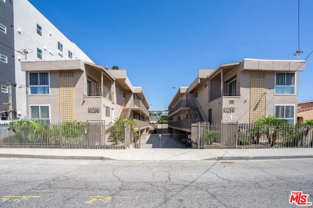 10206 S Inglewood Ave