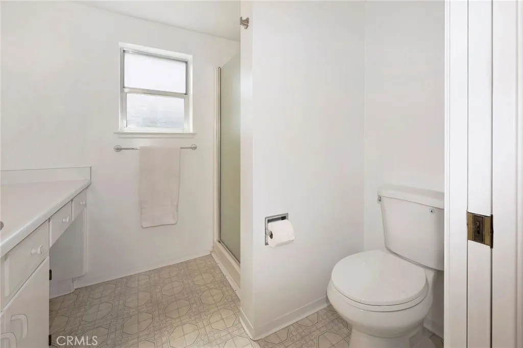 2nd Bathroom w/shower 2nd Bathroom w/shower