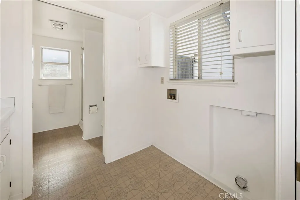 Laundry washer/dryer side Laundry washer/dryer side