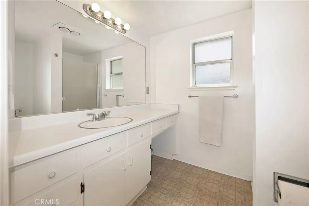 2nd Bath w/Shower 2nd Bath w/Shower