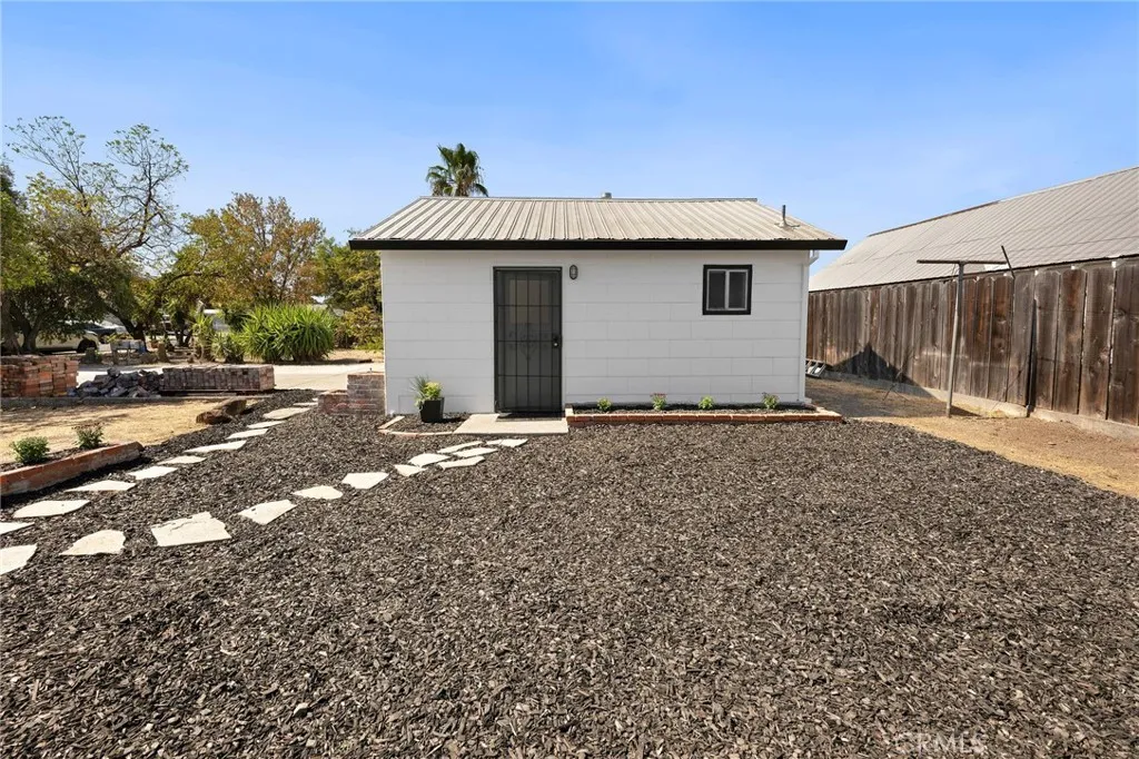 Path/Yard to 2nd home Path/Yard to 2nd home