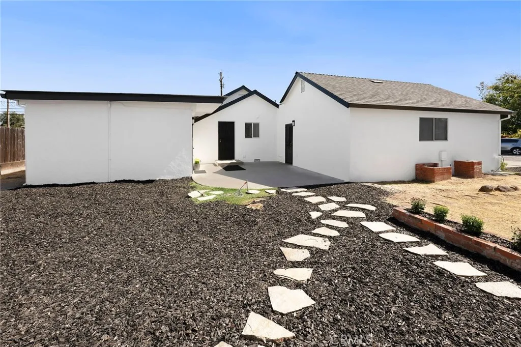 Path/Yard between homes Path/Yard between homes