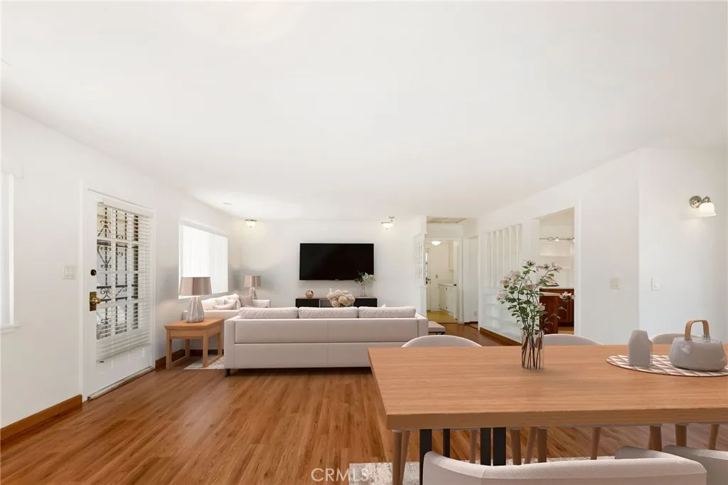 Virtual Staged Great Room Virtual Staged Great Room