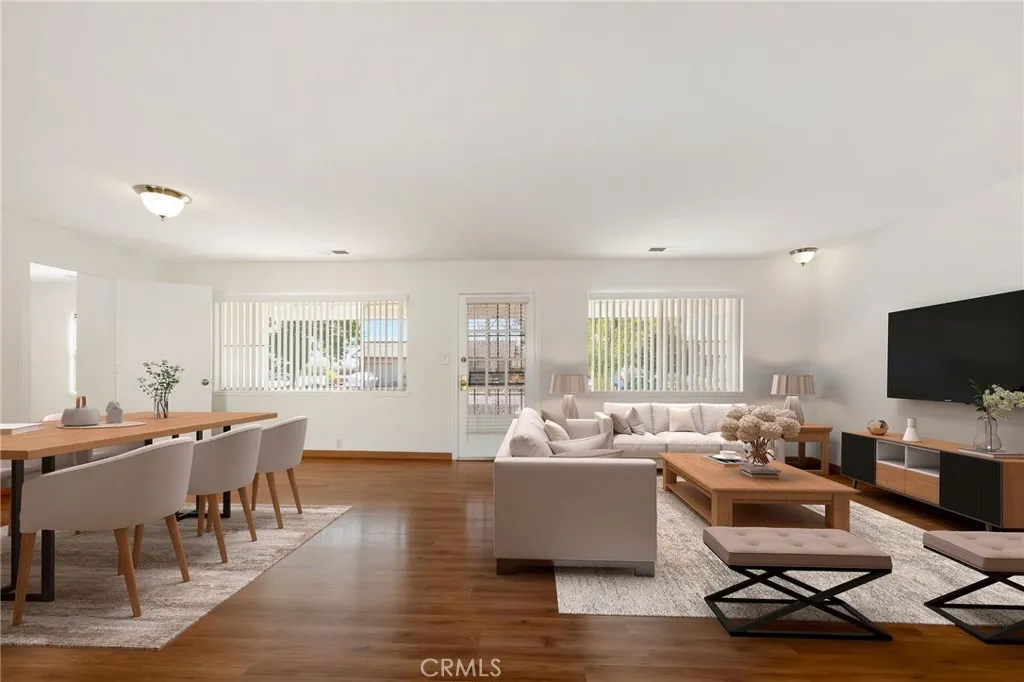 Virtual Staged Great Room Virtual Staged Great Room
