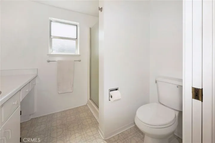 2nd Bathroom w/shower