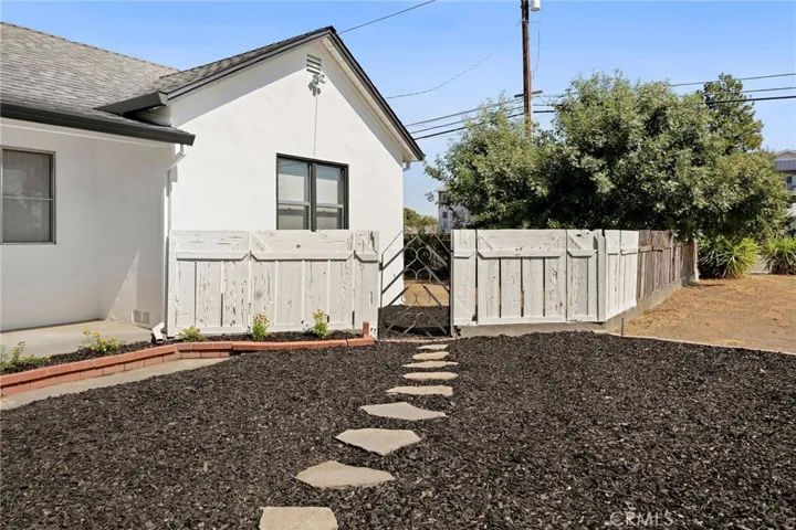 Charming Front Fence & Gate to Backyard