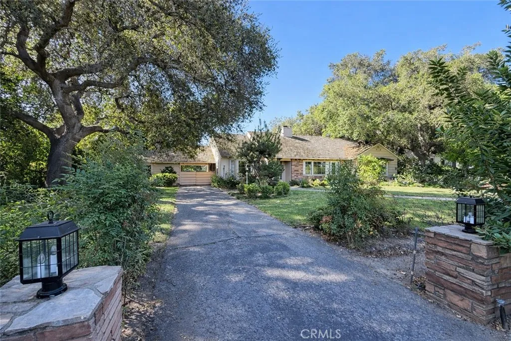 18 Woodland Ln