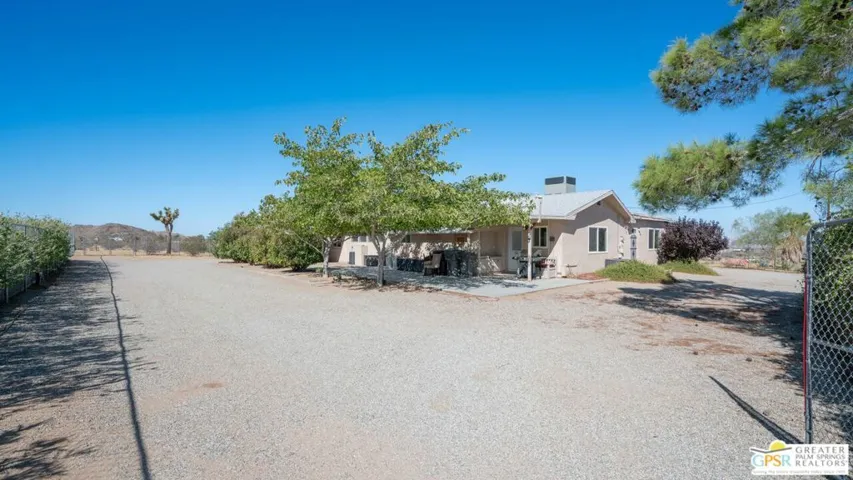 475 Kickapoo Trail, Yucca Valley, California 92284 — photo 4