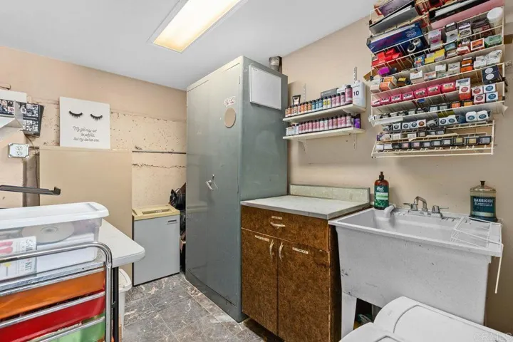 Salon Closet