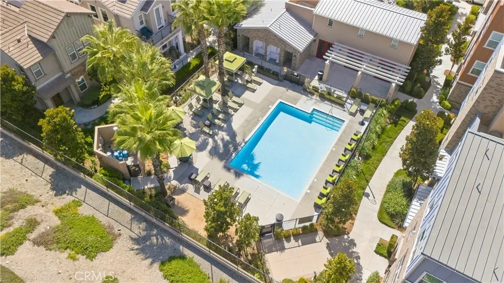 A few steps and your at the pool.