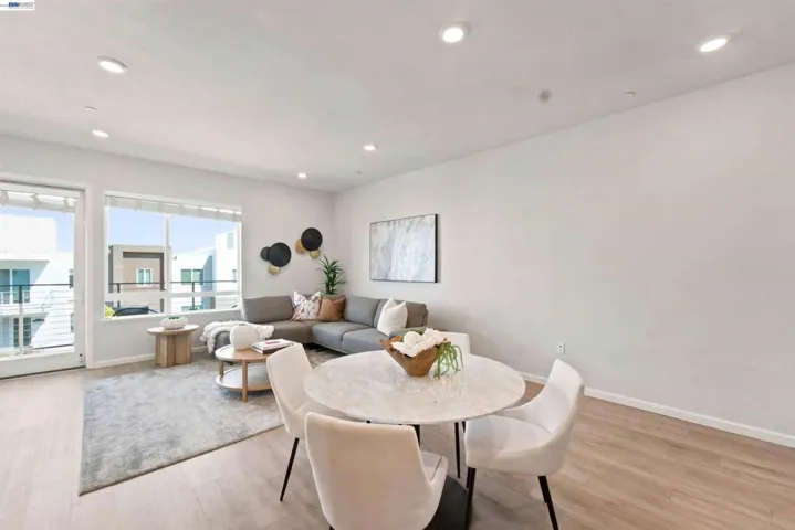 314 Llano De Los Robles Ave 7, San Jose, California 95136-5092 — photo 5