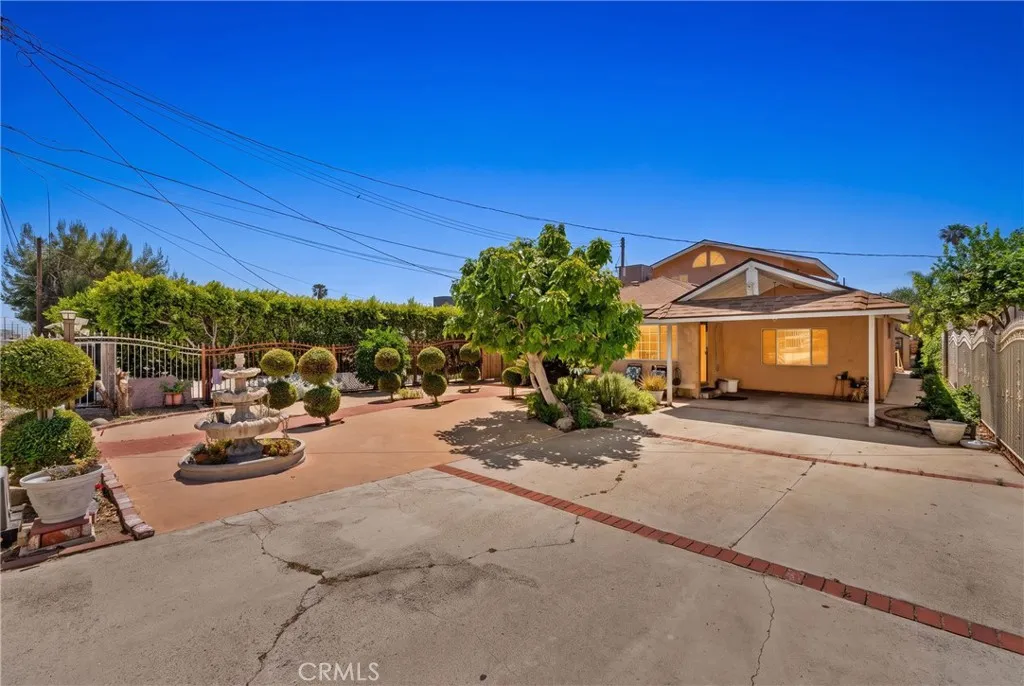 13007 Glenoaks Blvd