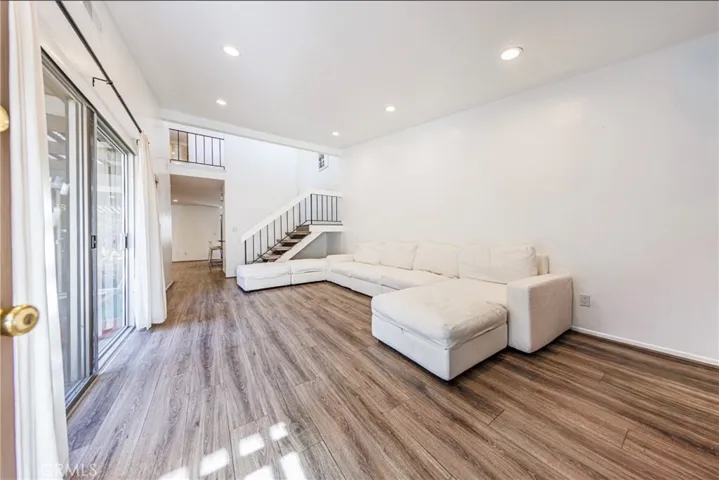 10415 Larwin, Chatsworth, California 91311 — photo 4