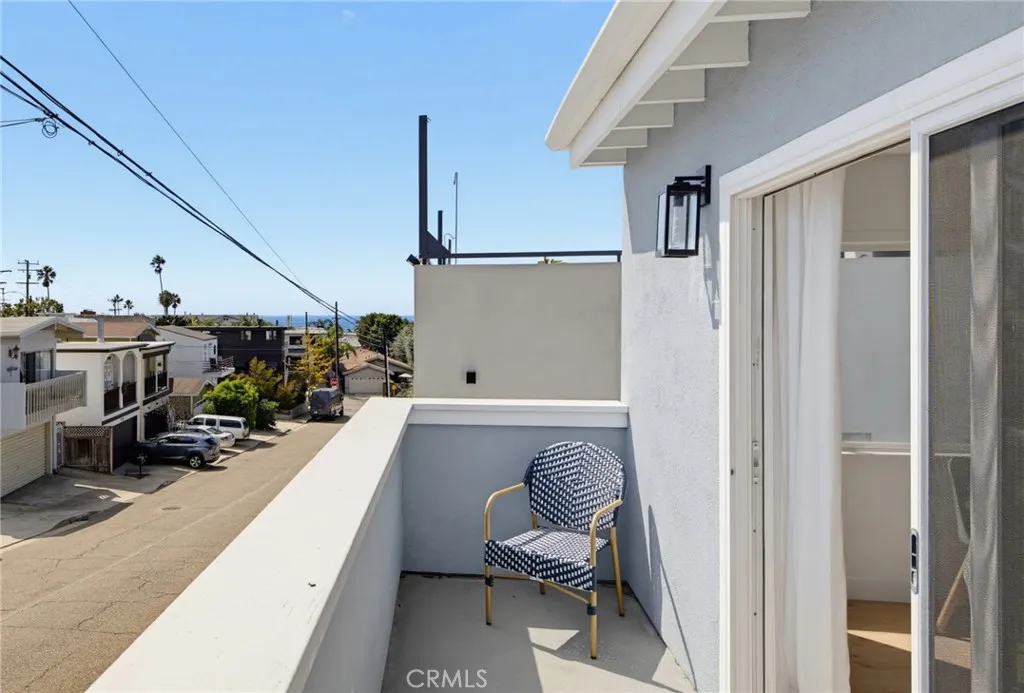 Cute south facing balcony off the family room, and yes, there's an ocean view here too! Cute south facing balcony off the family room, and yes, there's an ocean view here too!