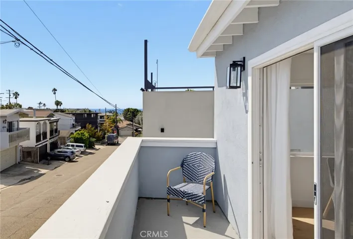 Cute south facing balcony off the family room, and yes, there's an ocean view here too!