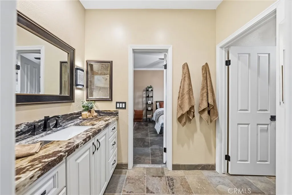 Jack & Jill Bathroom Jack & Jill Bathroom