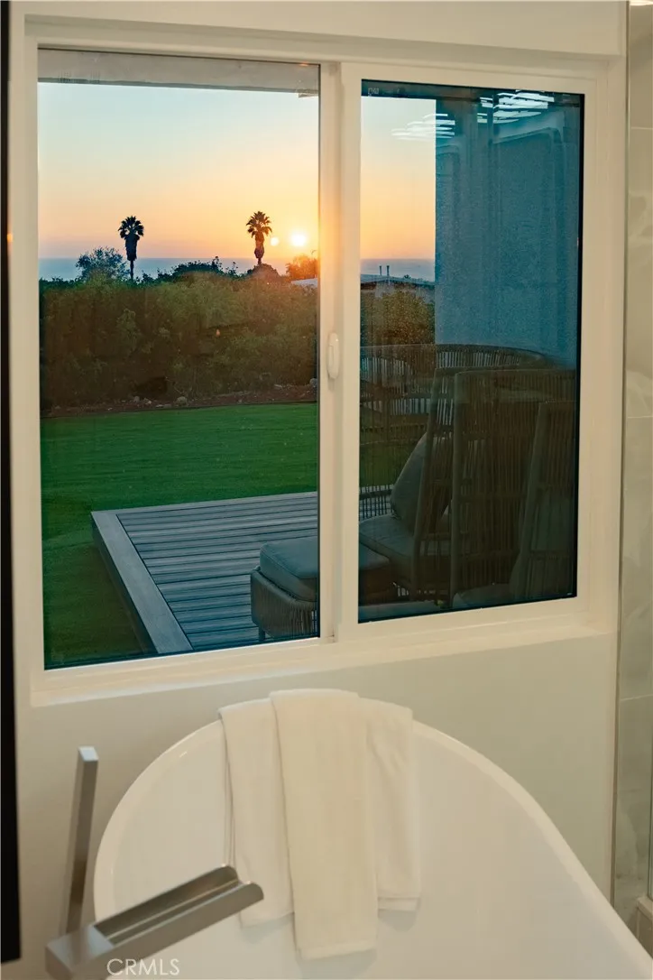 Primary bath, soaking in the sunset
