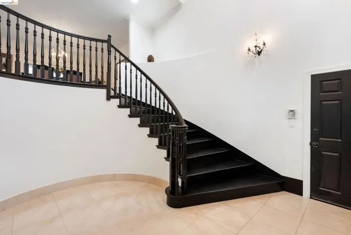 6036 Mazuela Dr, Oakland, California 94611 — photo 4