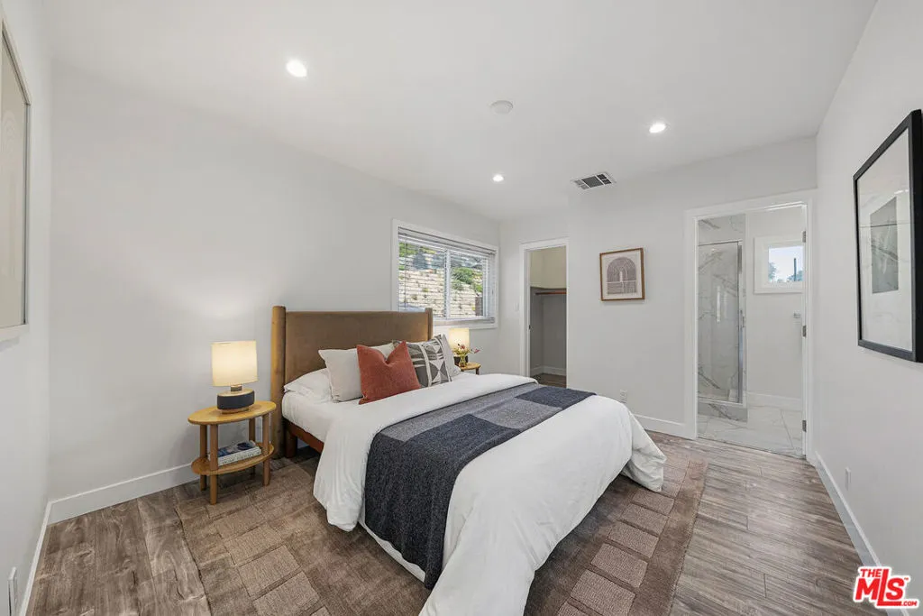 Upstair's Secondary Bedroom