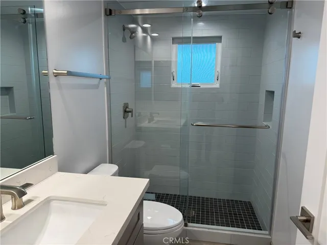 hall bath 2