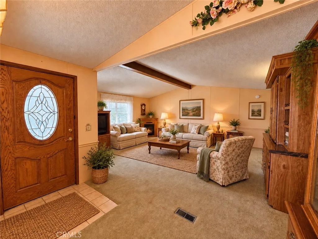 Entry & Oversized Living Room. Built-in Hutch. Virtually Staged Entry & Oversized Living Room. Built-in Hutch. Virtually Staged