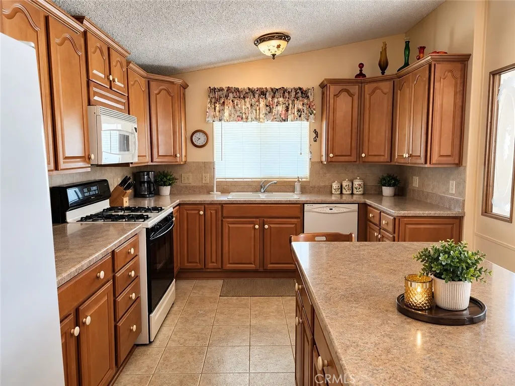 Spacious Kitchen w/Island & Breakfast Bar. Also Offers Incredible Views! Spacious Kitchen w/Island & Breakfast Bar. Also Offers Incredible Views!