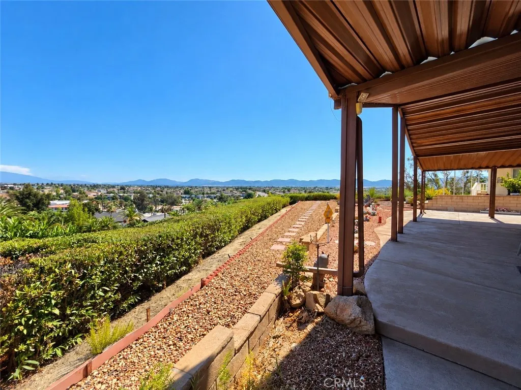 Incredible 180 degree Panoramic Views of the City Lights, Mountains & Hills Incredible 180 degree Panoramic Views of the City Lights, Mountains & Hills