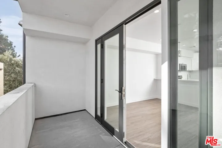 4114 Vantage Avenue 301, Studio City, California 91604 — photo 5