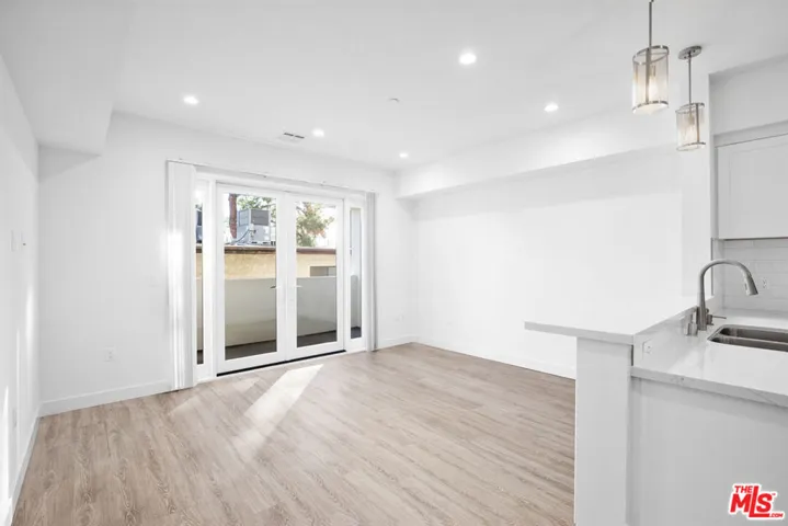 4114 Vantage Avenue 301, Studio City, California 91604 — photo 4