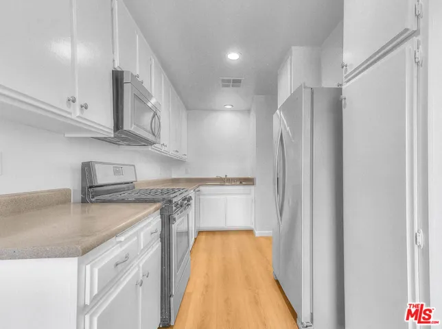 4311 Colfax Avenue 215, Studio City, California 91604 — photo 5