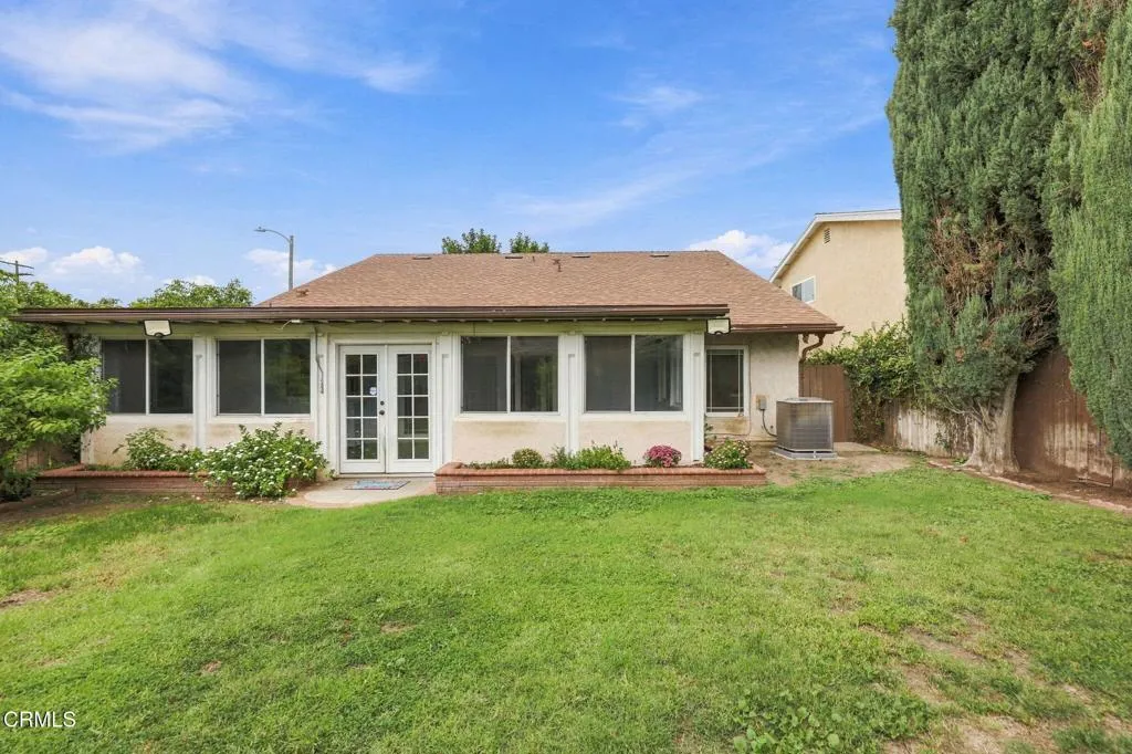 40-web-or-mls-19860_Arminta_St_Los_Angel