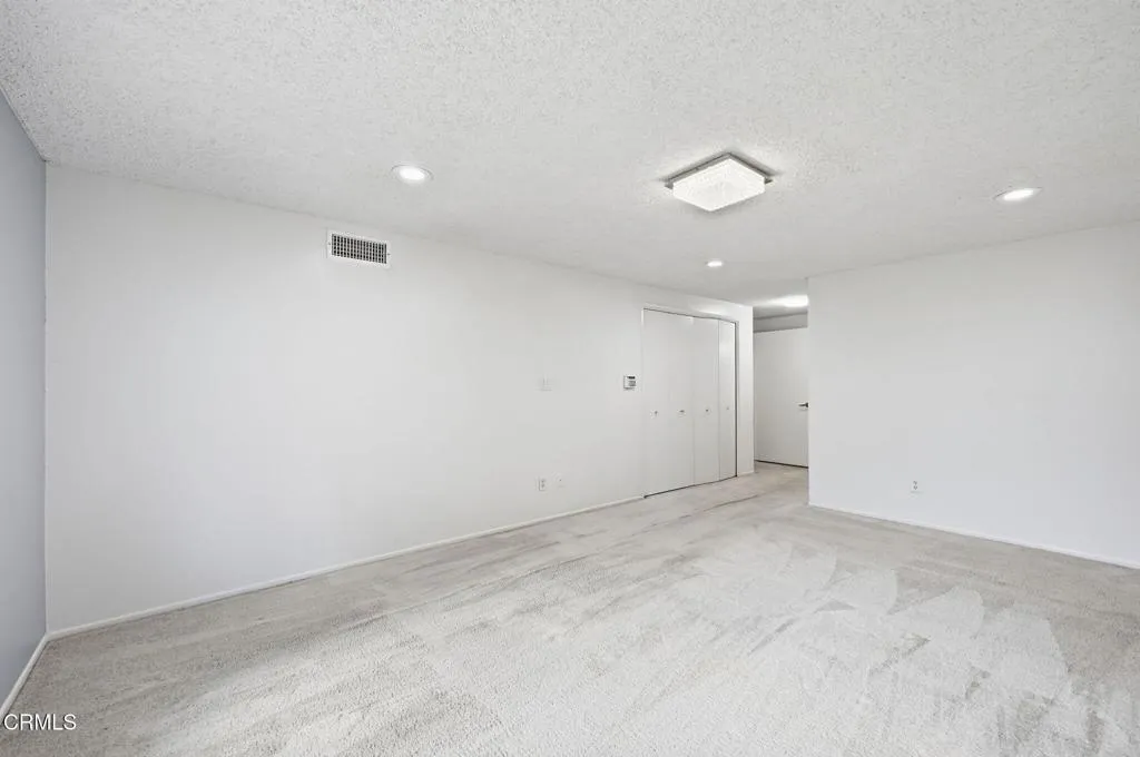 Large primary bedroom (ground floor)