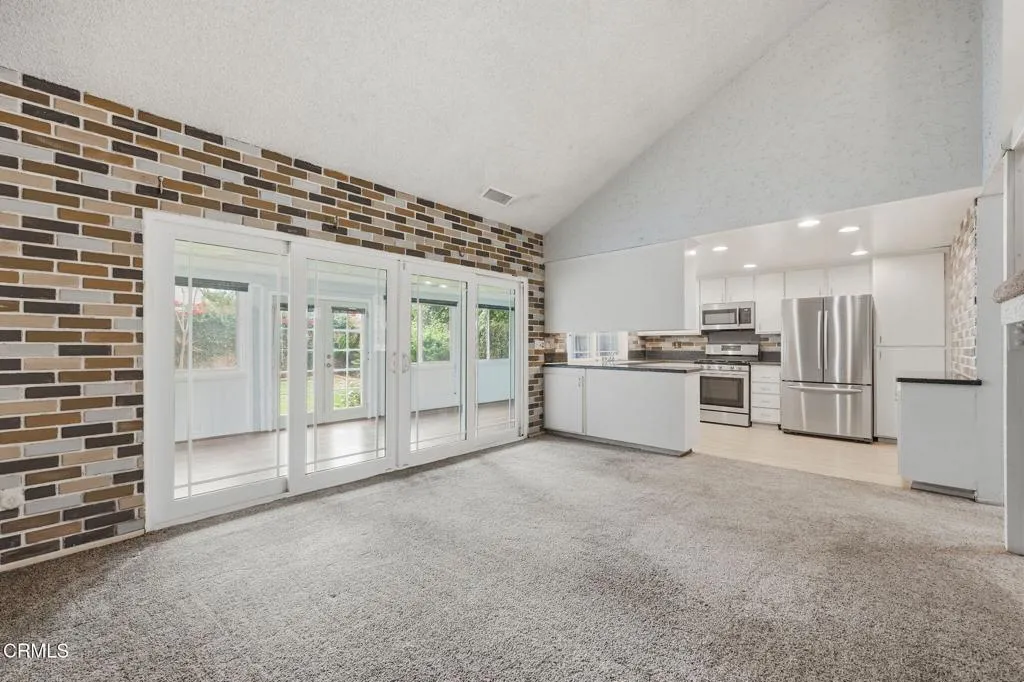 Dining area off kitchen