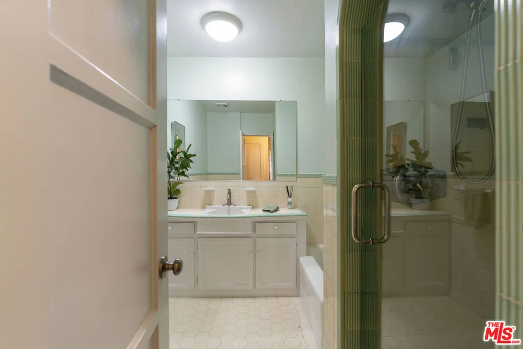 Guest Bathroom 2 Guest Bathroom 2