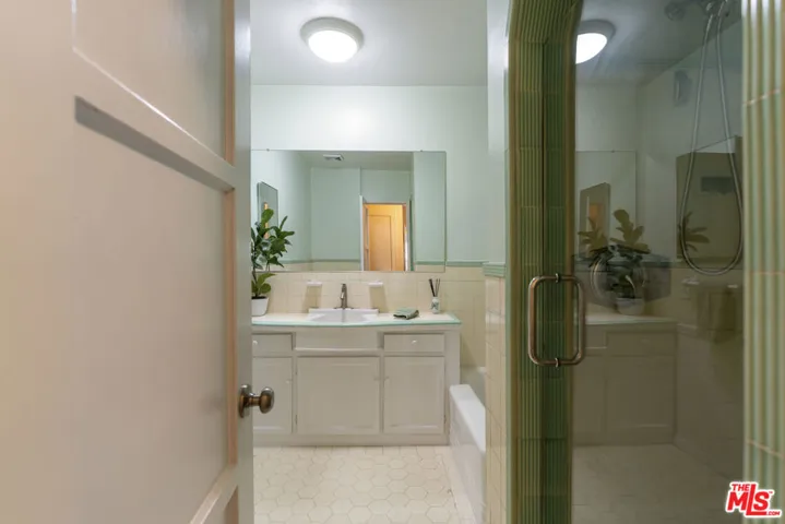 Guest Bathroom 2