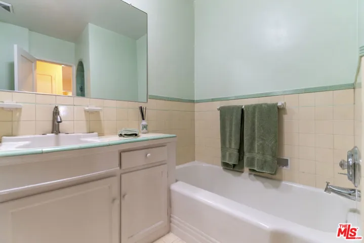 Guest Bathroom 2