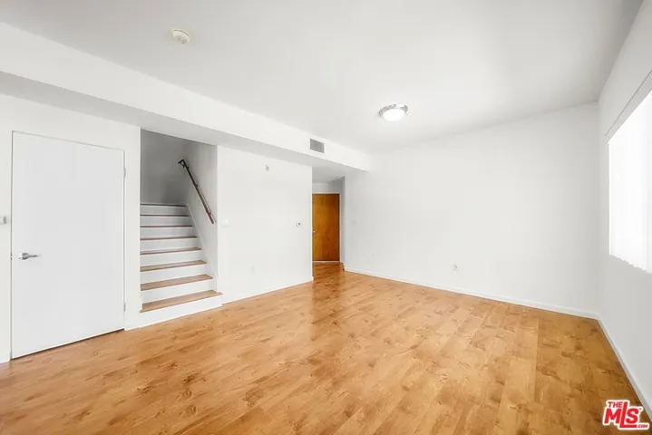 2864 Sunset Place 201, Los Angeles, California 90005 — photo 4