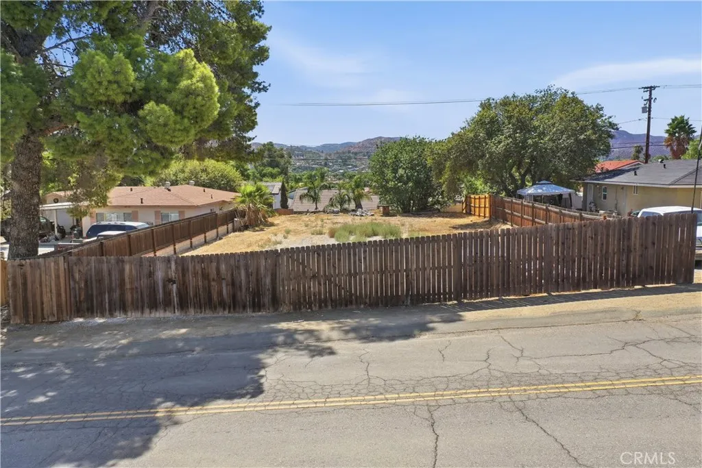 44 Vista Way