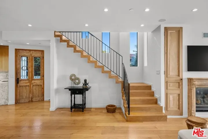 8241 Lincoln Terrace, Los Angeles, California 90069 — photo 4