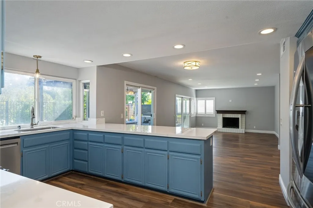 Open Floor Plan to Living Room